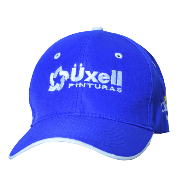 Gorra combinada con bordados